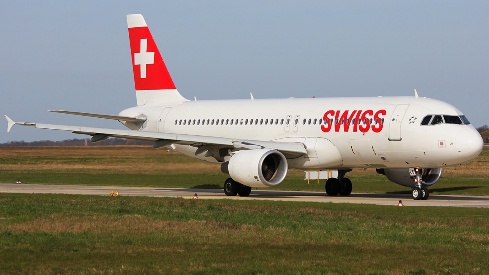 HB-JLS-Swiss-Airbus-A320-200_PlanespottersNet_609327