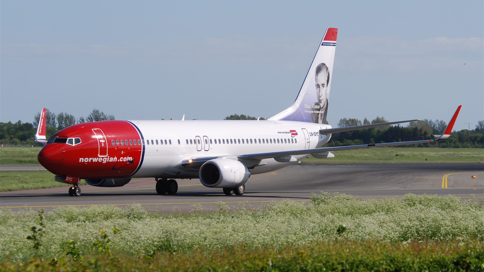Norwegian_Boeing_737-800;_LN-DYC@CPH;03.06.2010_574hd_(4688556394)
