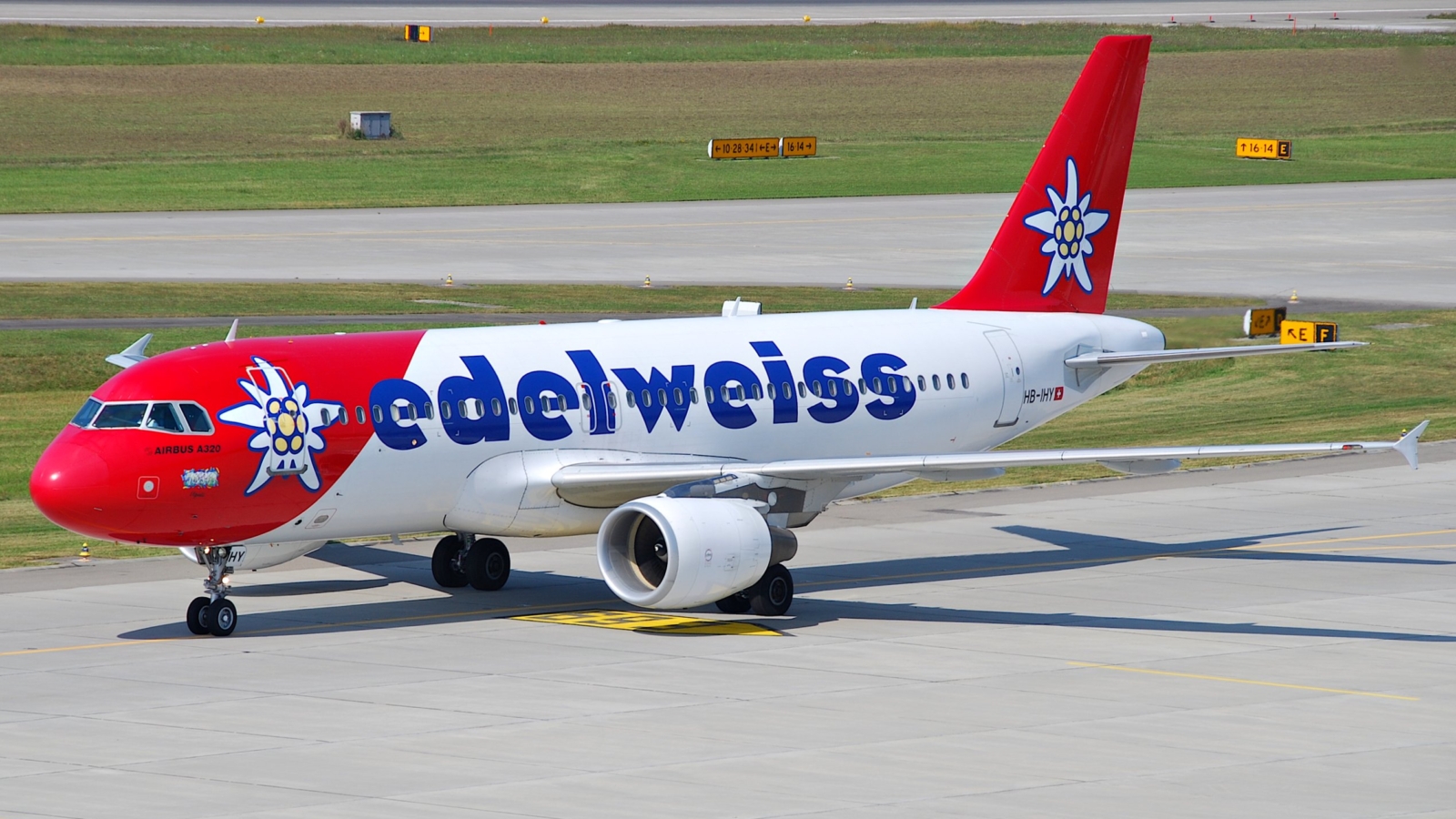 Edelweiss_Air_Airbus_A320-214;_HB-IHY@ZRH;10.09.2009_555dv_(4329679721)